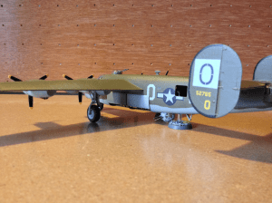Academy 1/72 B-24H Liberator 42-52693 (05.10.13) Academy 1/72 B-24H Liberator 42-52693